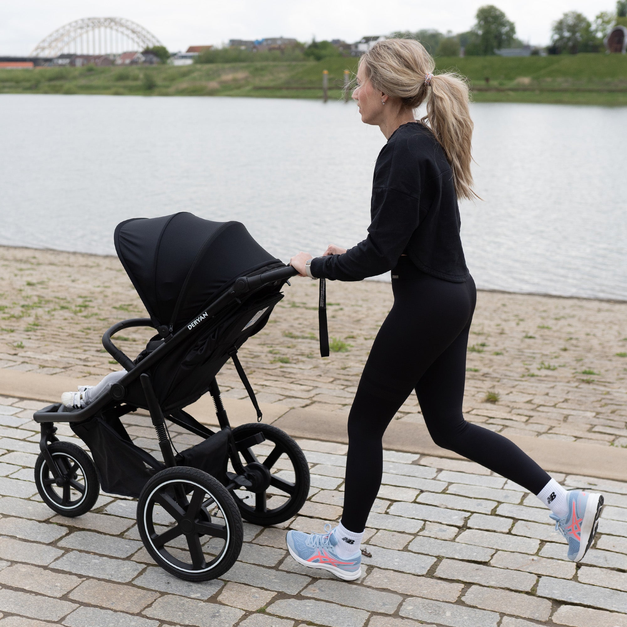 Bolt Jogging Stroller Black