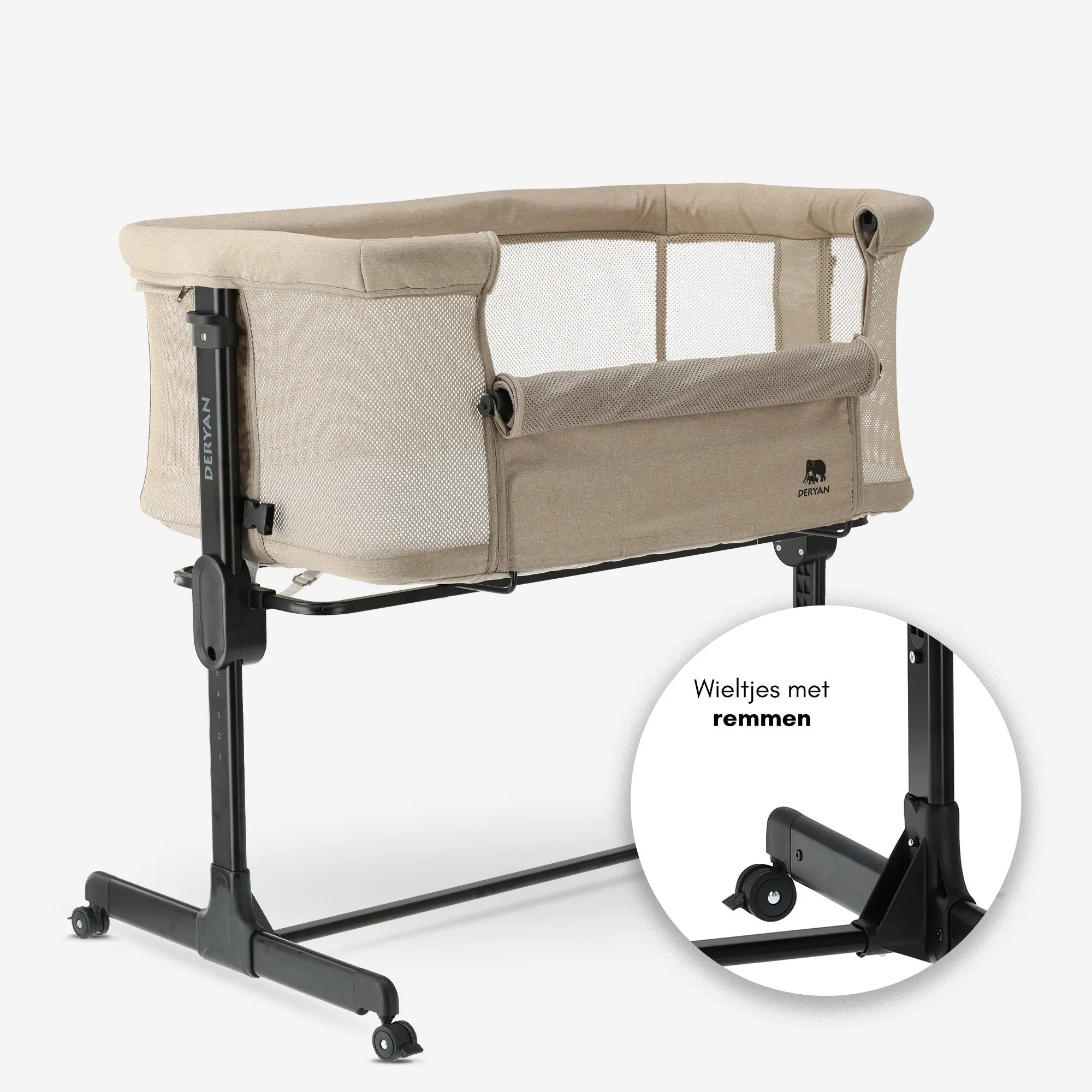 De DERYAN Snoozy co sleeper in de kleur crème is een wieg die naast het bed kan worden geplaatst voor gebruik bij jonge baby’s. Het model heeft een verstelbare hoogte, een open zijkant en een stabiel frame. De co sleeper is bedoeld voor gebruik tijdens de eerste maanden na de geboorte.