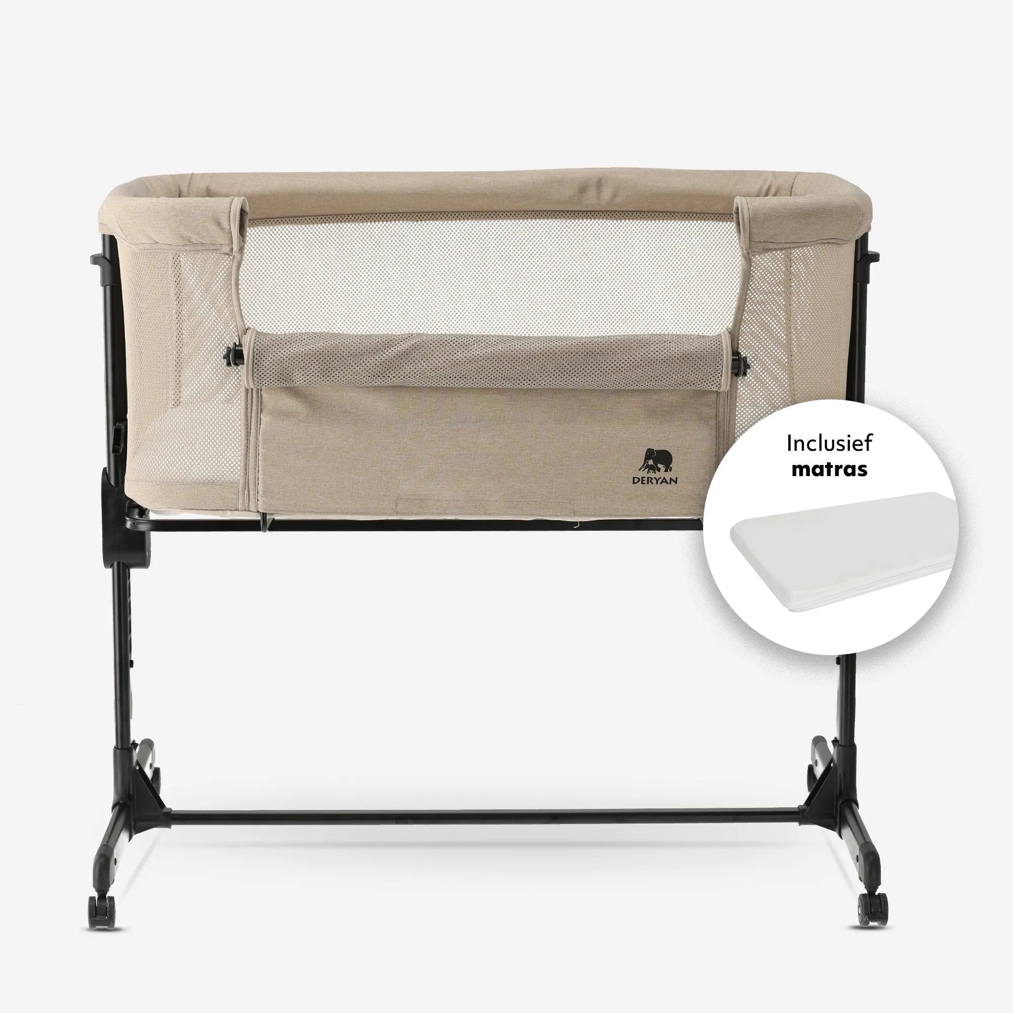De DERYAN Snoozy co sleeper in de kleur crème is een wieg die naast het bed kan worden geplaatst voor gebruik bij jonge baby’s. Het model heeft een verstelbare hoogte, een open zijkant en een stabiel frame. De co sleeper is bedoeld voor gebruik tijdens de eerste maanden na de geboorte.