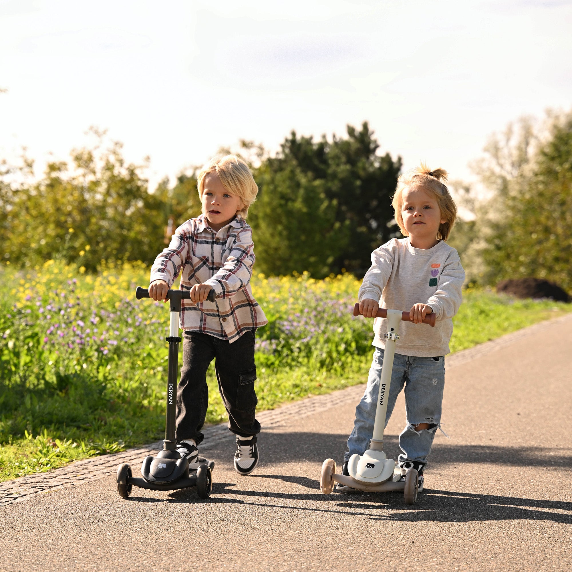 Harvey Kids scooter 3 wheels - age group 3+ - max 50kg - LED lights in the wheels - height adjustable 65-70-75-80 cm - Gray