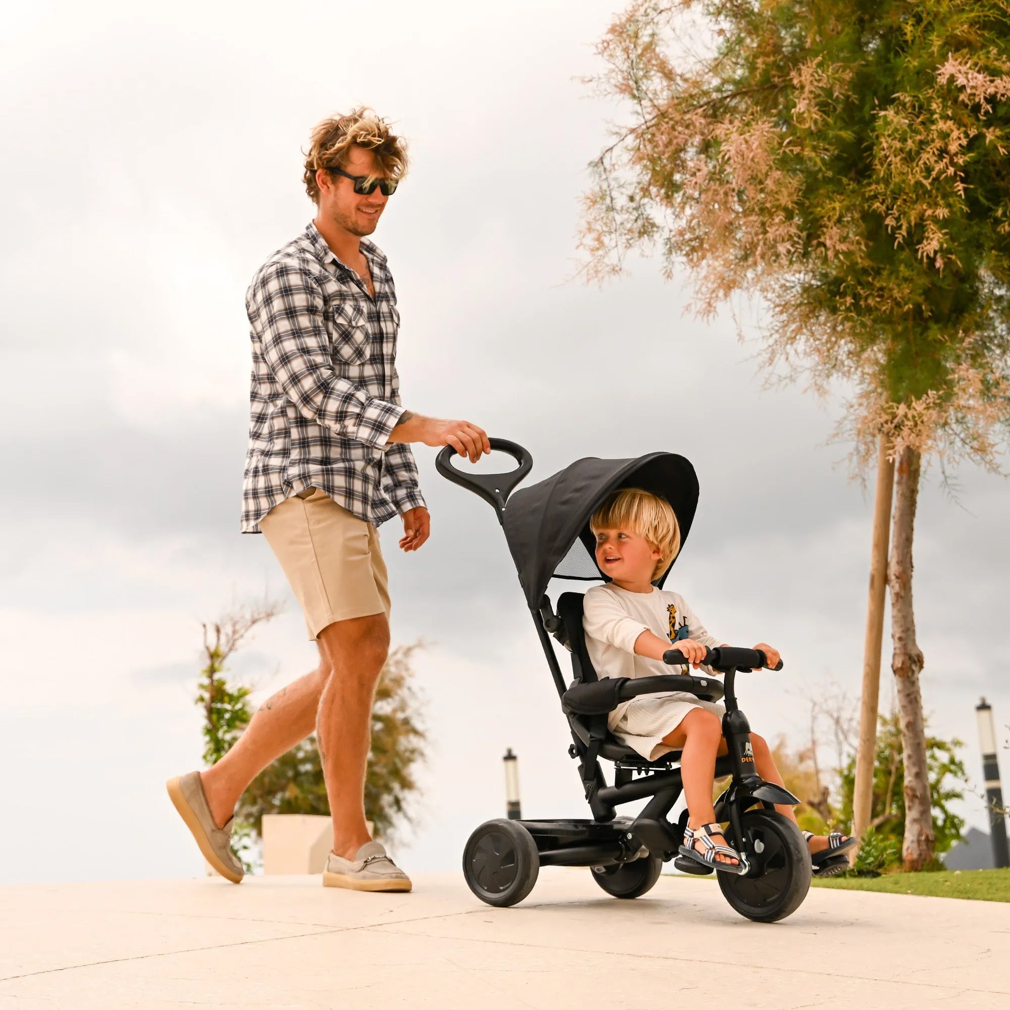 Adventurer Tricycle with push bar Black