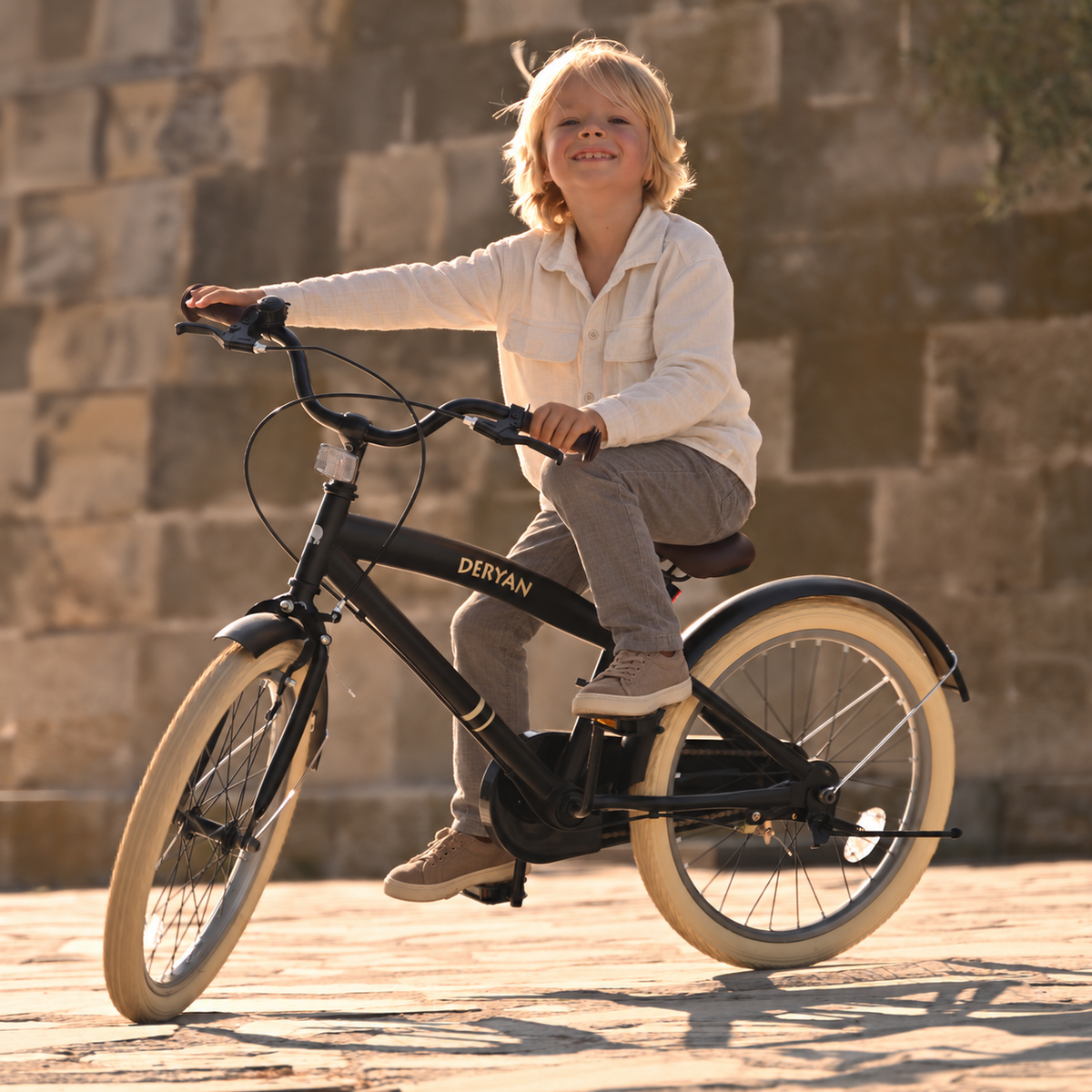 Coastline Children's Bike with Kickstand - 20 Inches