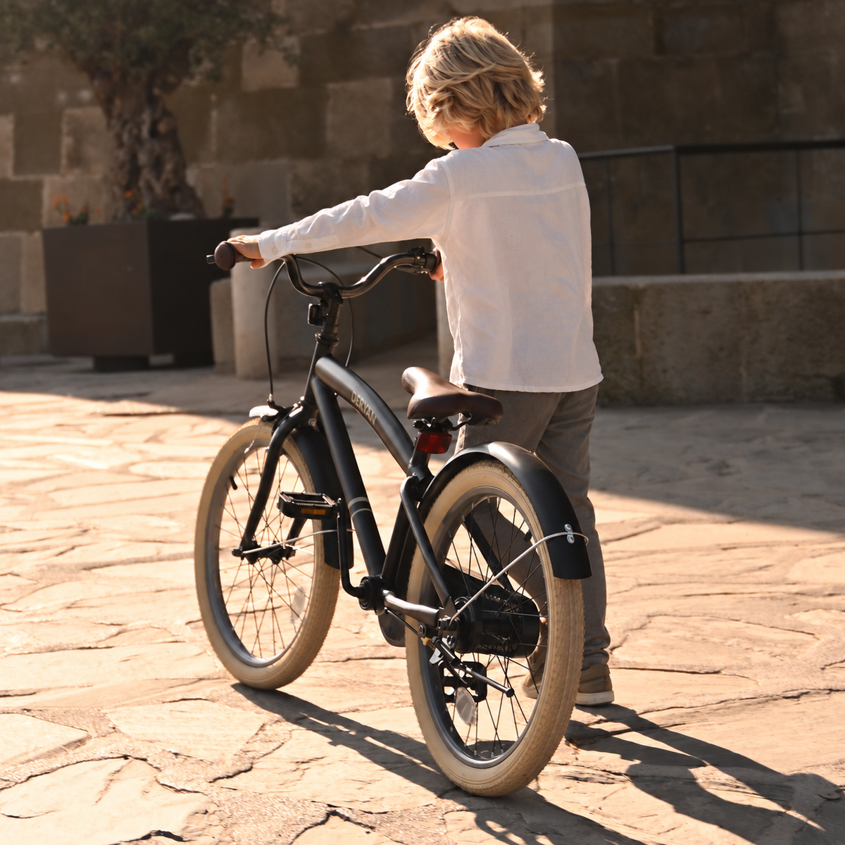 Coastline Children's Bike with Kickstand - 20 Inches