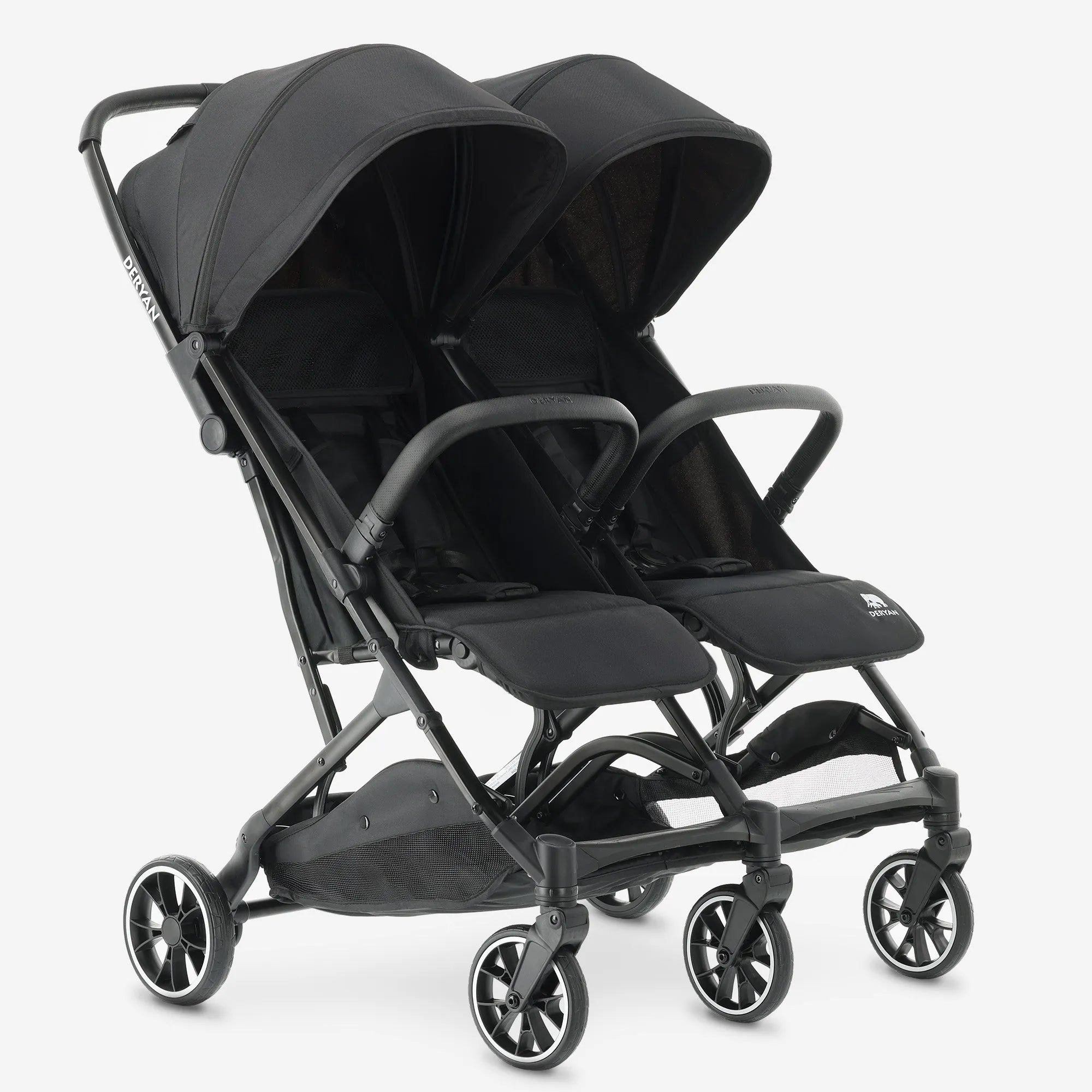 DERYAN Rolo DuoBuggy X2 Black – stilig og lett duo-vogn for to barn. Kan brettes superkompakt med én hånd og har fjæring foran og bak for ekstra stabilitet. Ideell for foreldre og besteforeldre som ønsker komfort og bekvemmelighet på utflukter.