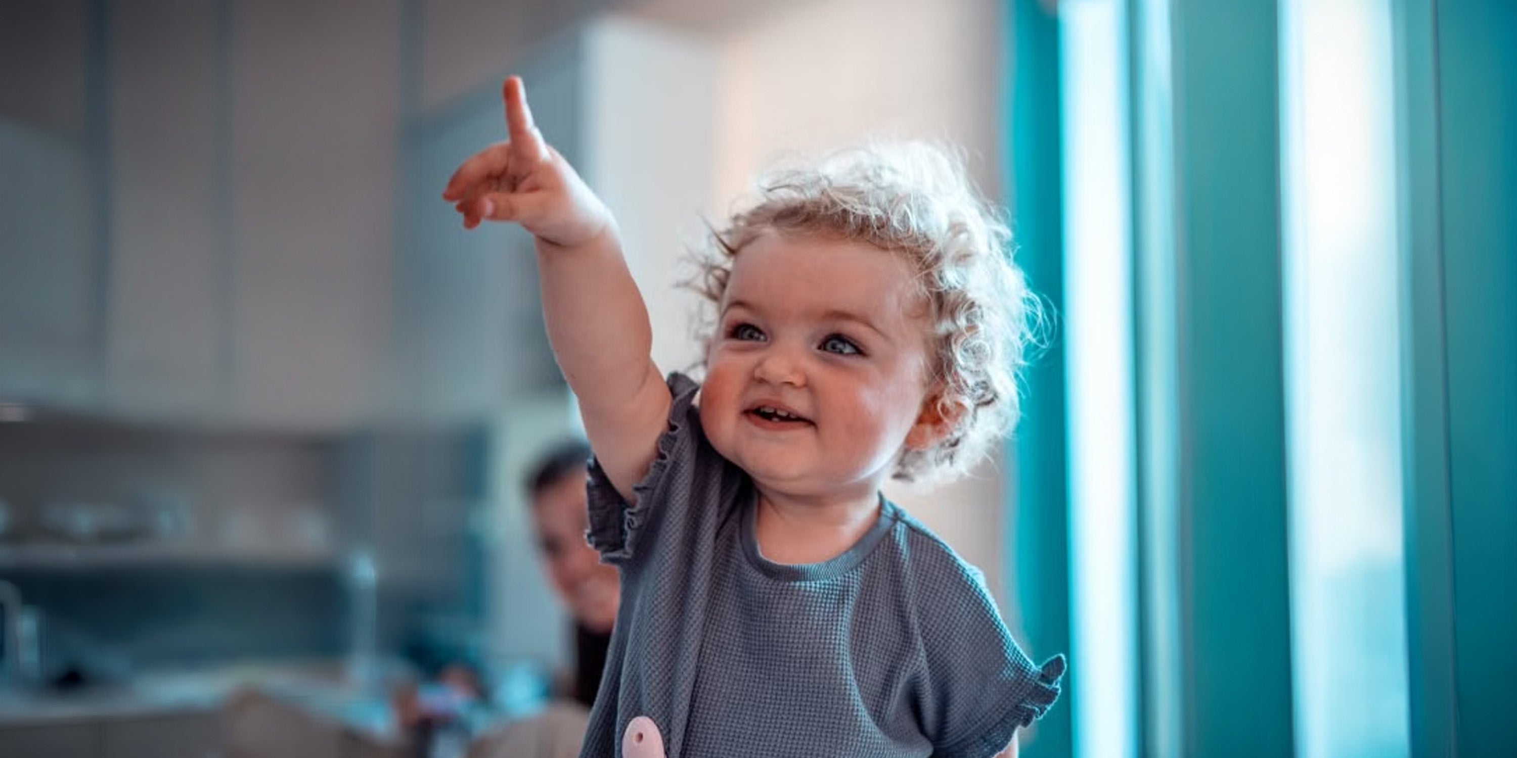 Pourquoi votre tout-petit veut tout faire tout seul