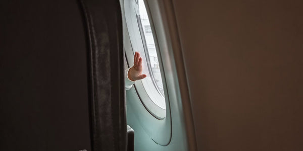 Vliegen met een peuter: zo overleef je de vlucht