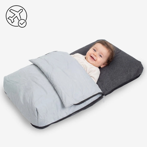 Mit deinem Baby fliegst du mit dem DERYAN Airtraveller