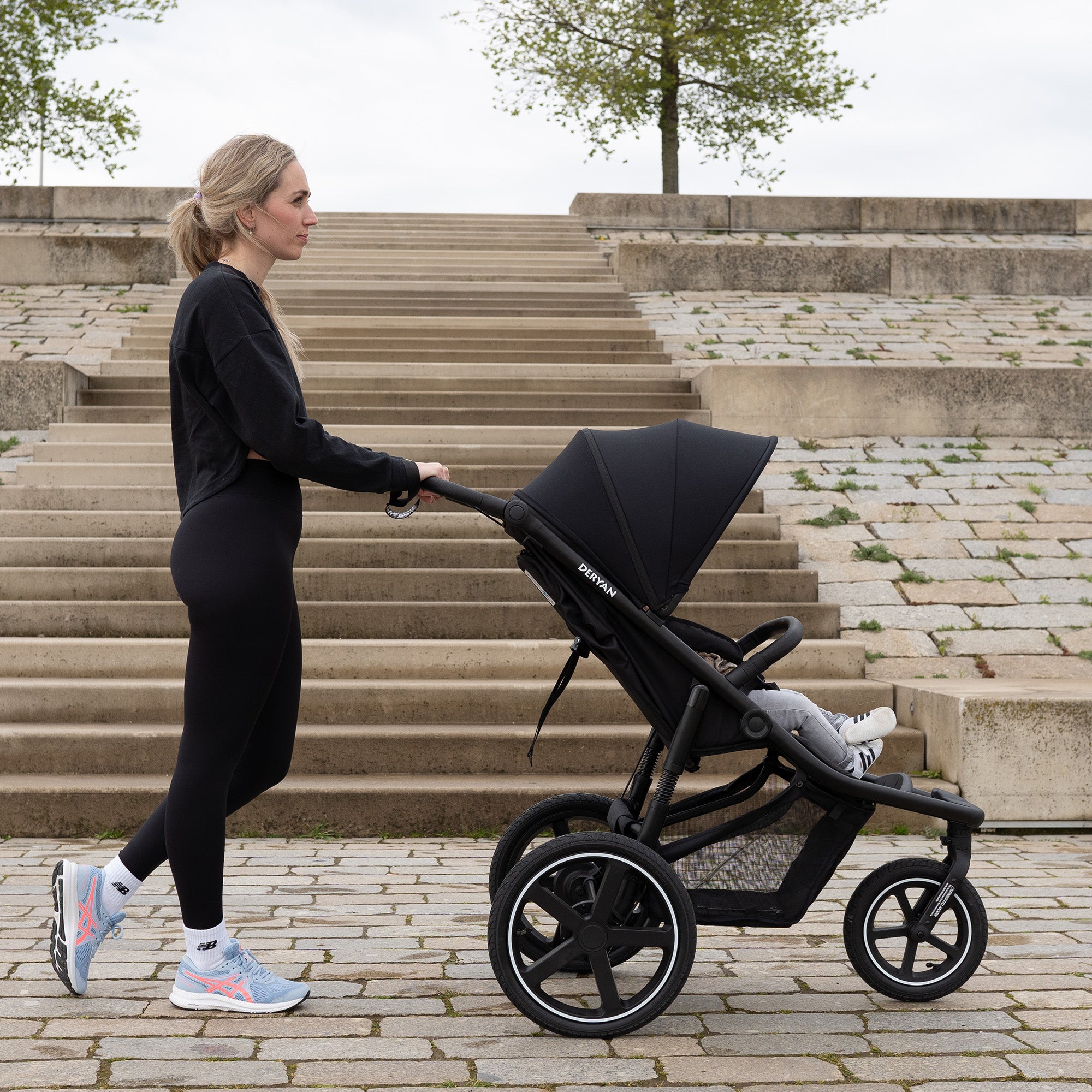 Bolt Jogging Stroller Black