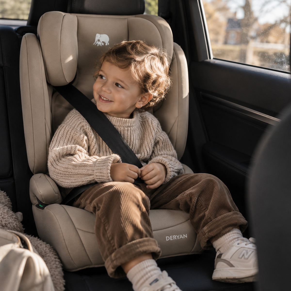 Siège auto Charlie Luxe i-Size 100-150 cm - Truffle Nougat