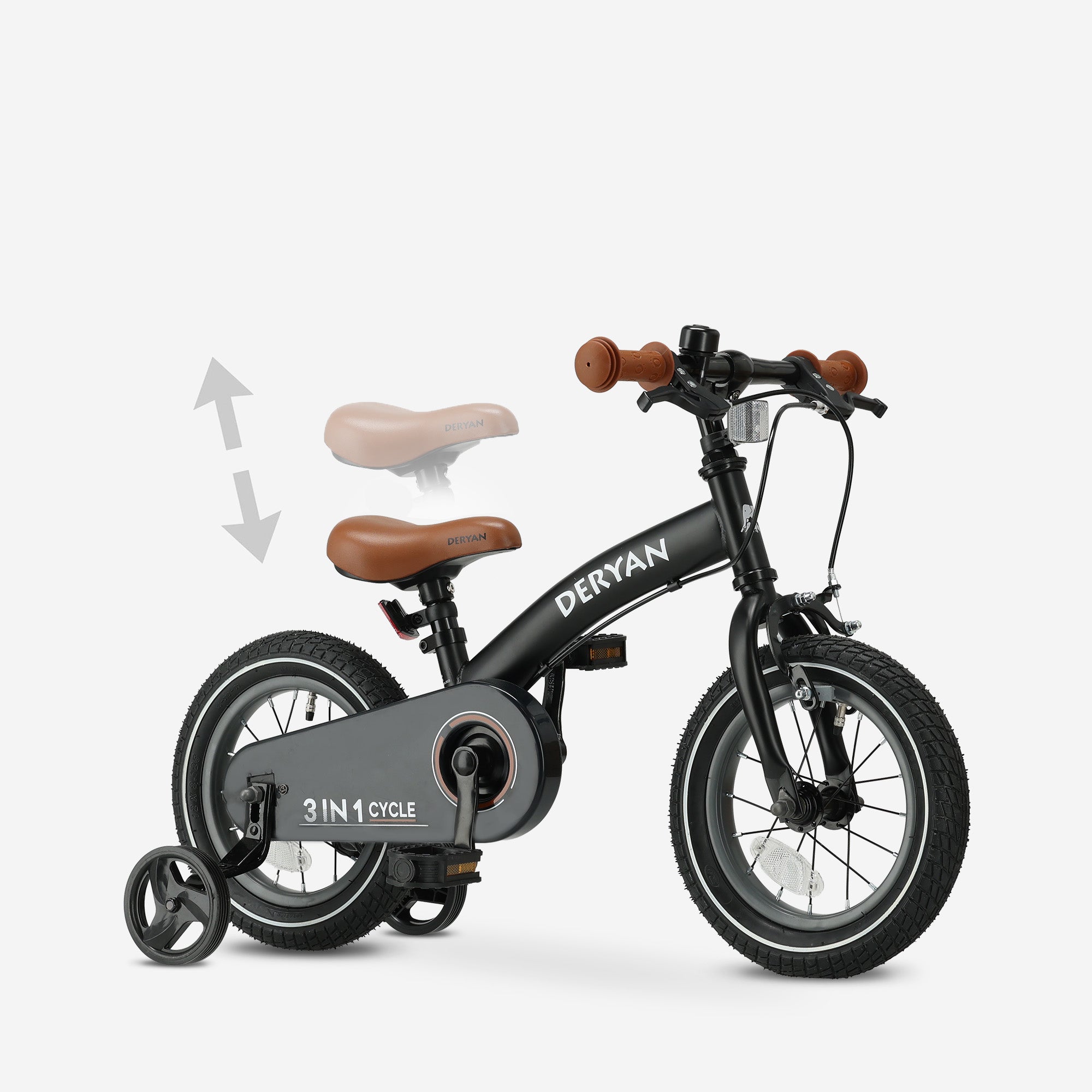 De DERYAN Luxe kinderfiets van twaalf inch in het zwart kan worden gebruikt als loopfiets, oefenfiets en kinderfiets. Het model heeft een verstelbaar stuur, een PU leren zadel, luchtbanden van twaalf inch en een gesloten kettingkast. De fiets is bedoeld voor kinderen die leren fietsen.
