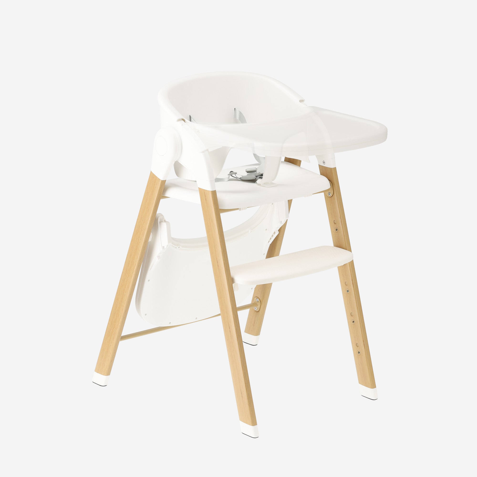 The DERYAN high chair in white features a removable tray and an adjustable design. The chair is intended for use by young children and can be used during mealtimes. The model is made of wood and plastic and is suitable for daily indoor use.