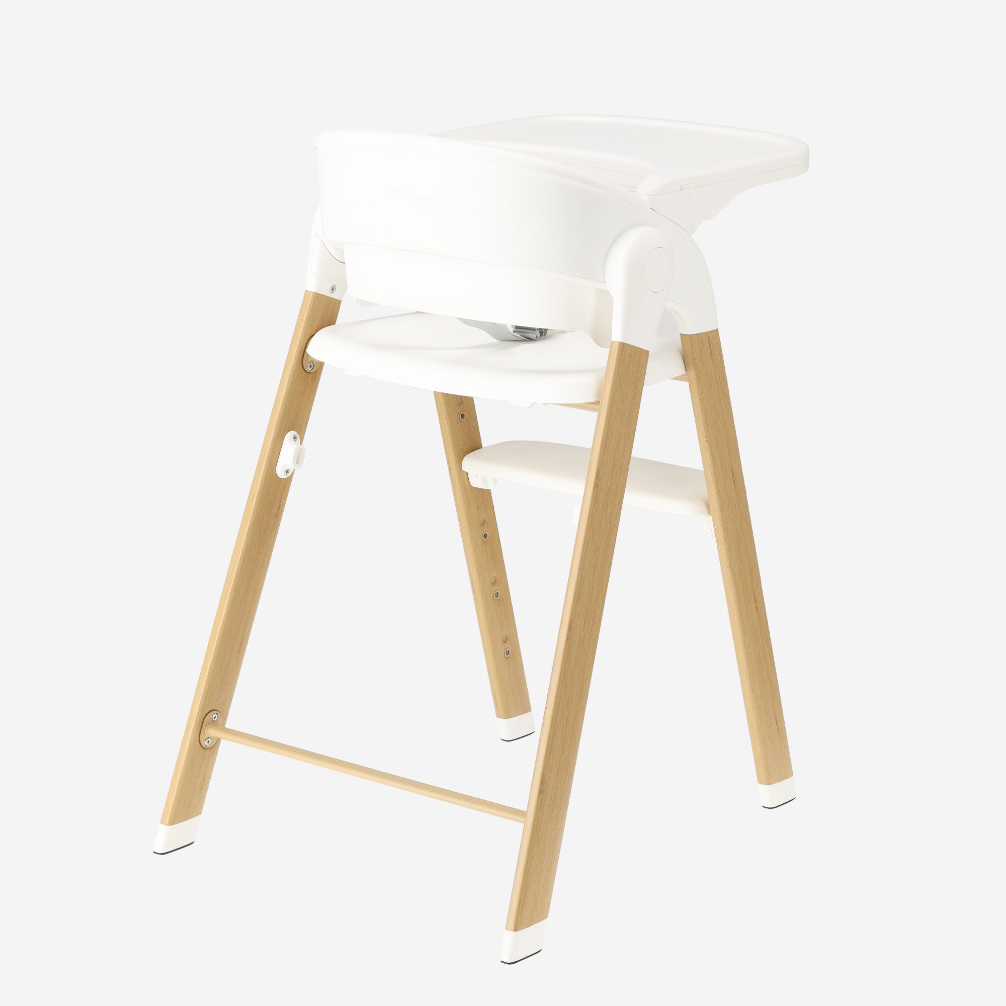 The DERYAN high chair in white features a removable tray and an adjustable design. The chair is intended for use by young children and can be used during mealtimes. The model is made of wood and plastic and is suitable for daily indoor use.