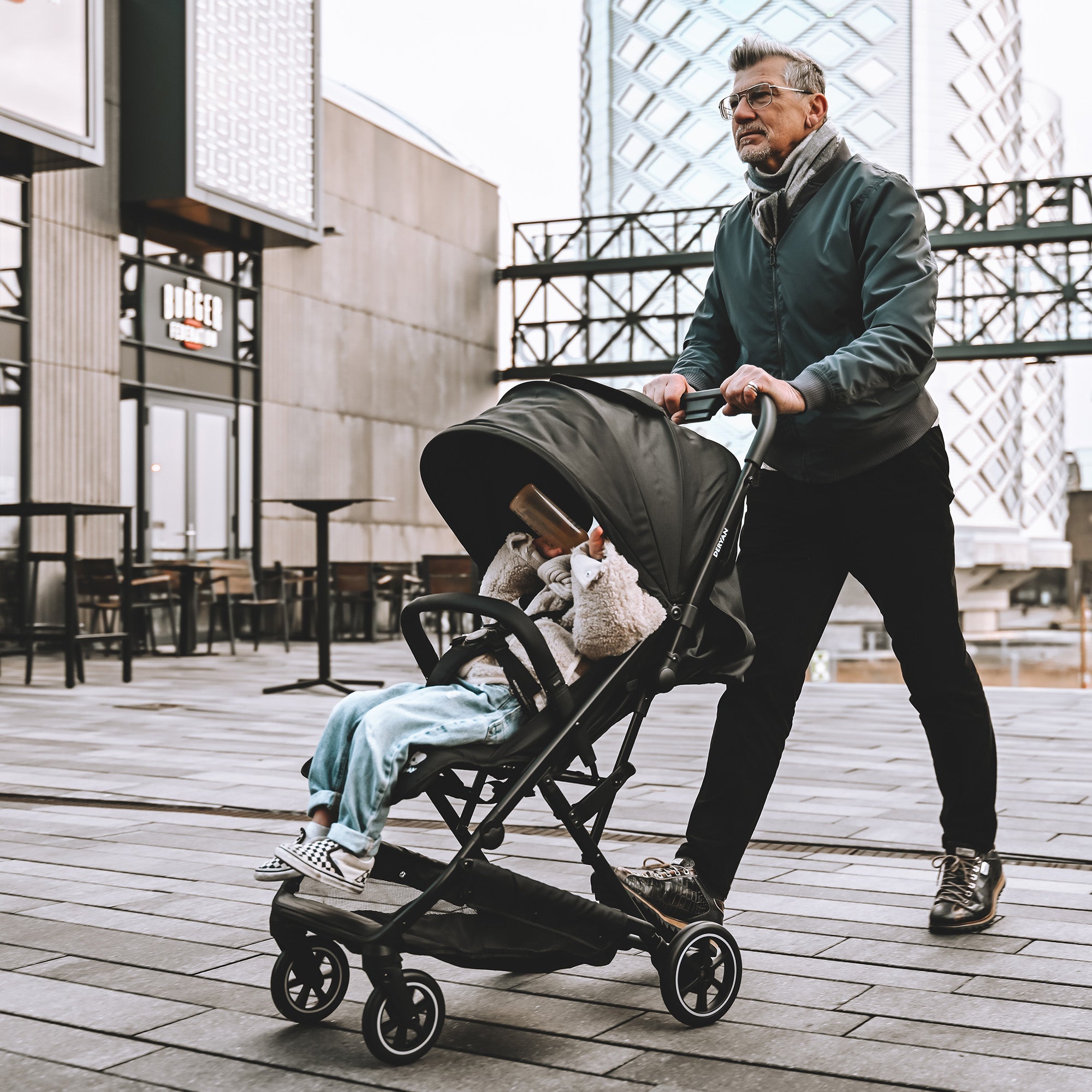 Easy Luxe Lightweight Buggy - Black