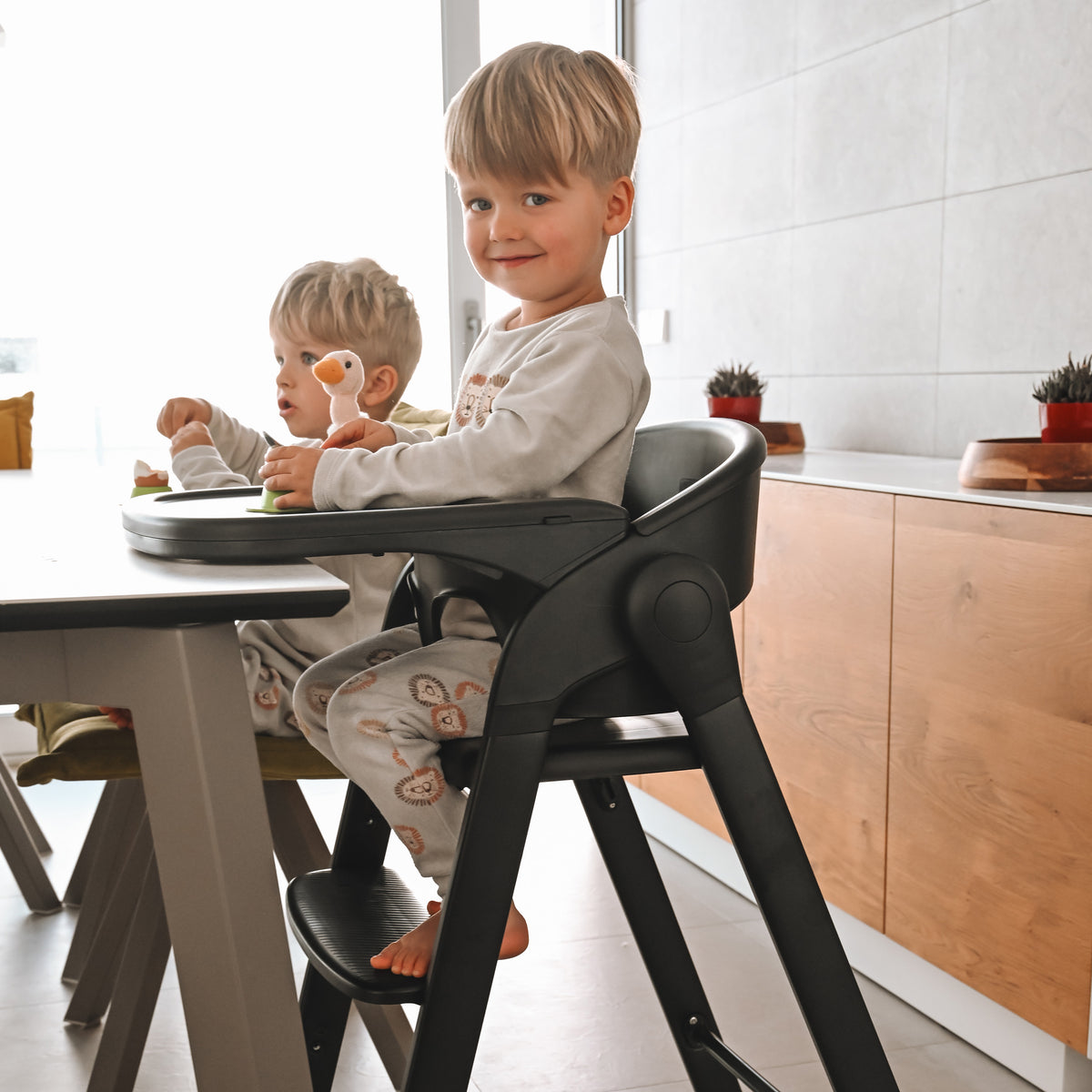 Deryan Luxury Convertible High Chair with Infant Seat and Bouncer, Black/Nougat Sand