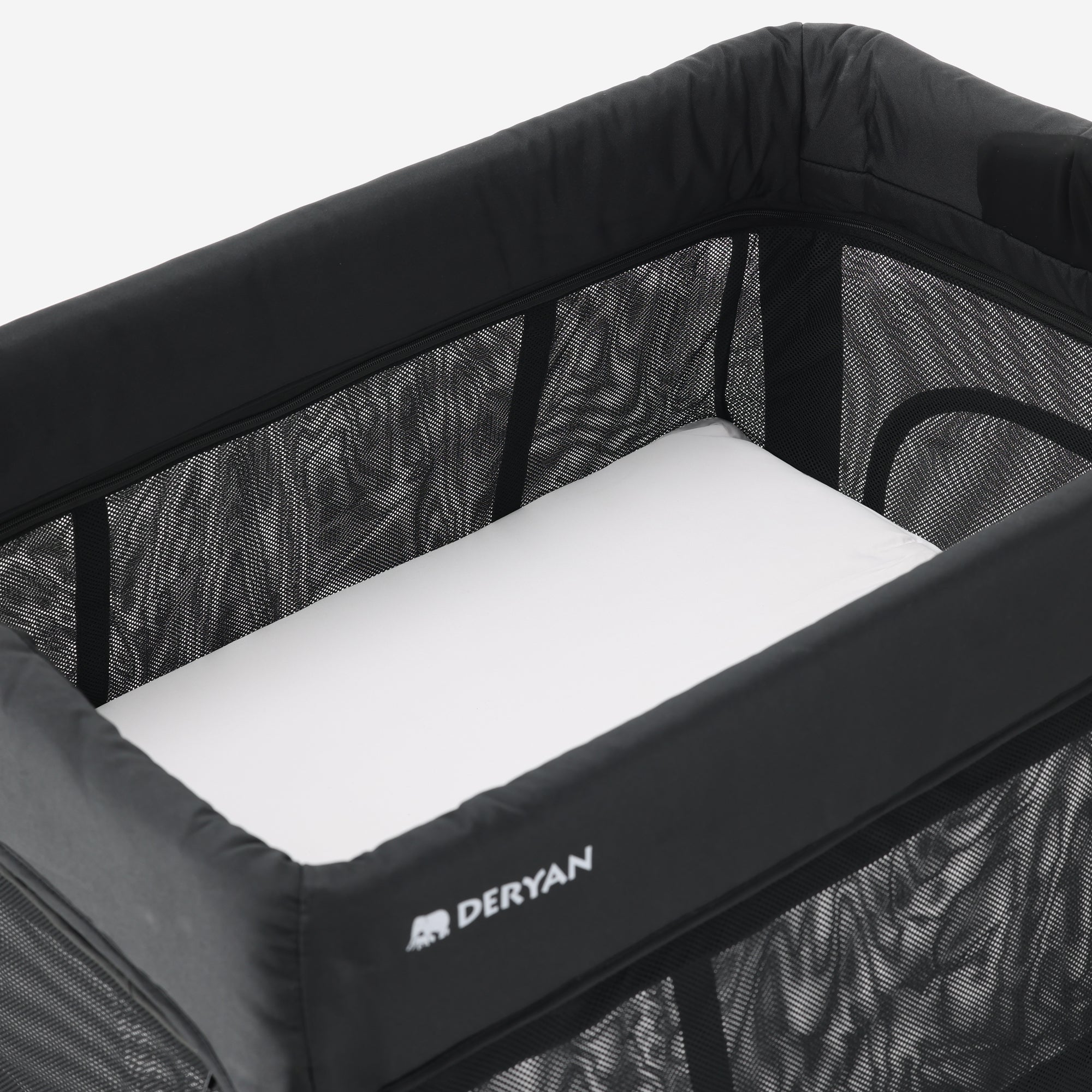 2-in-1 Camping Bed and Playpen - Includes a floor riser - Wood-look
