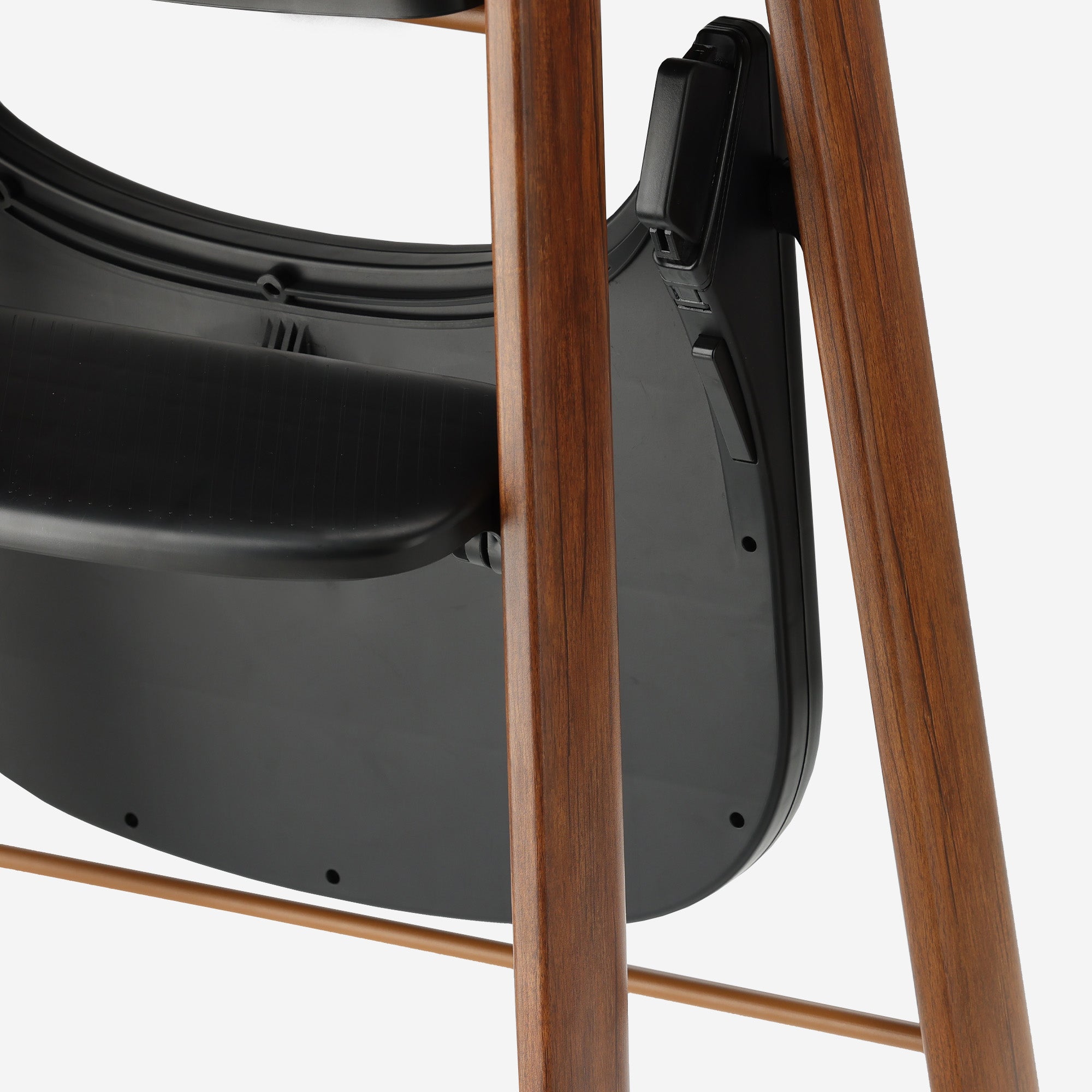 Luxury High Chair Black / Wood