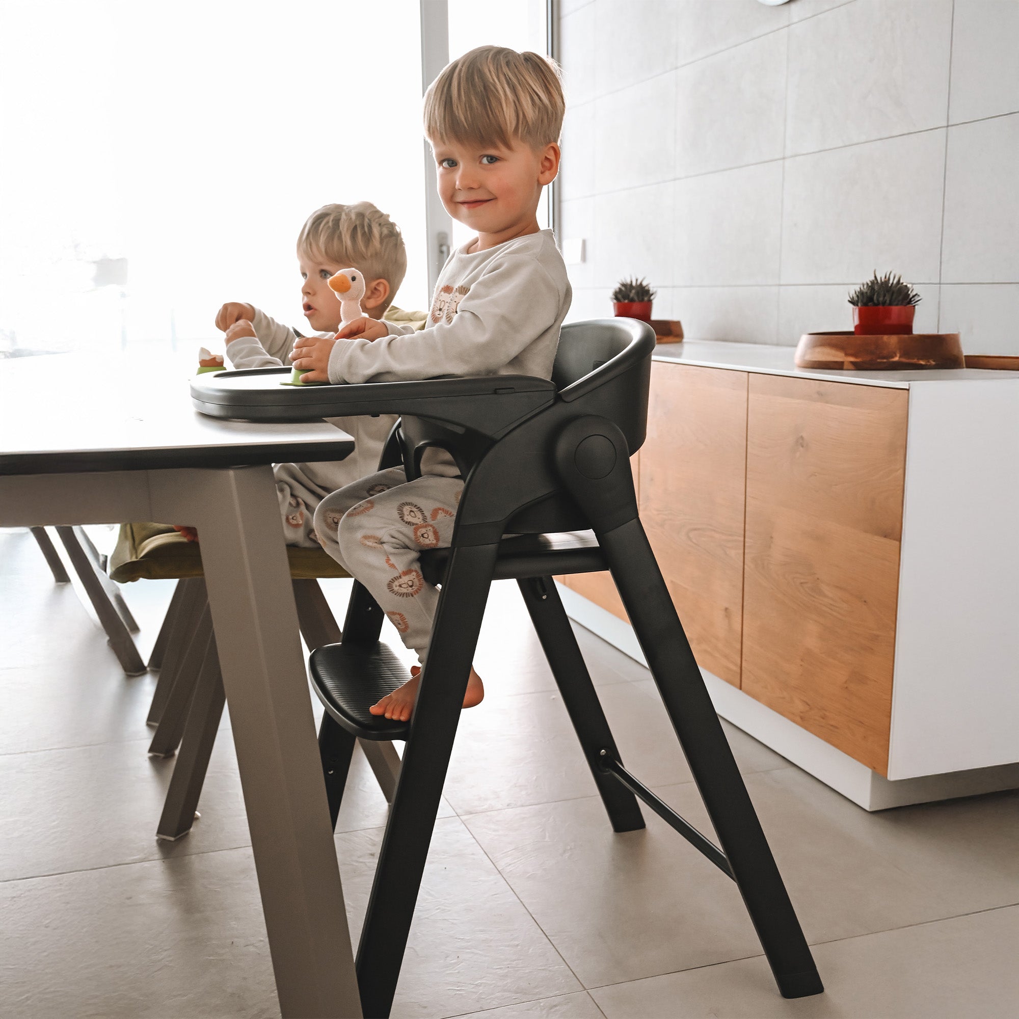 Foldable High Chair Black | DERYAN