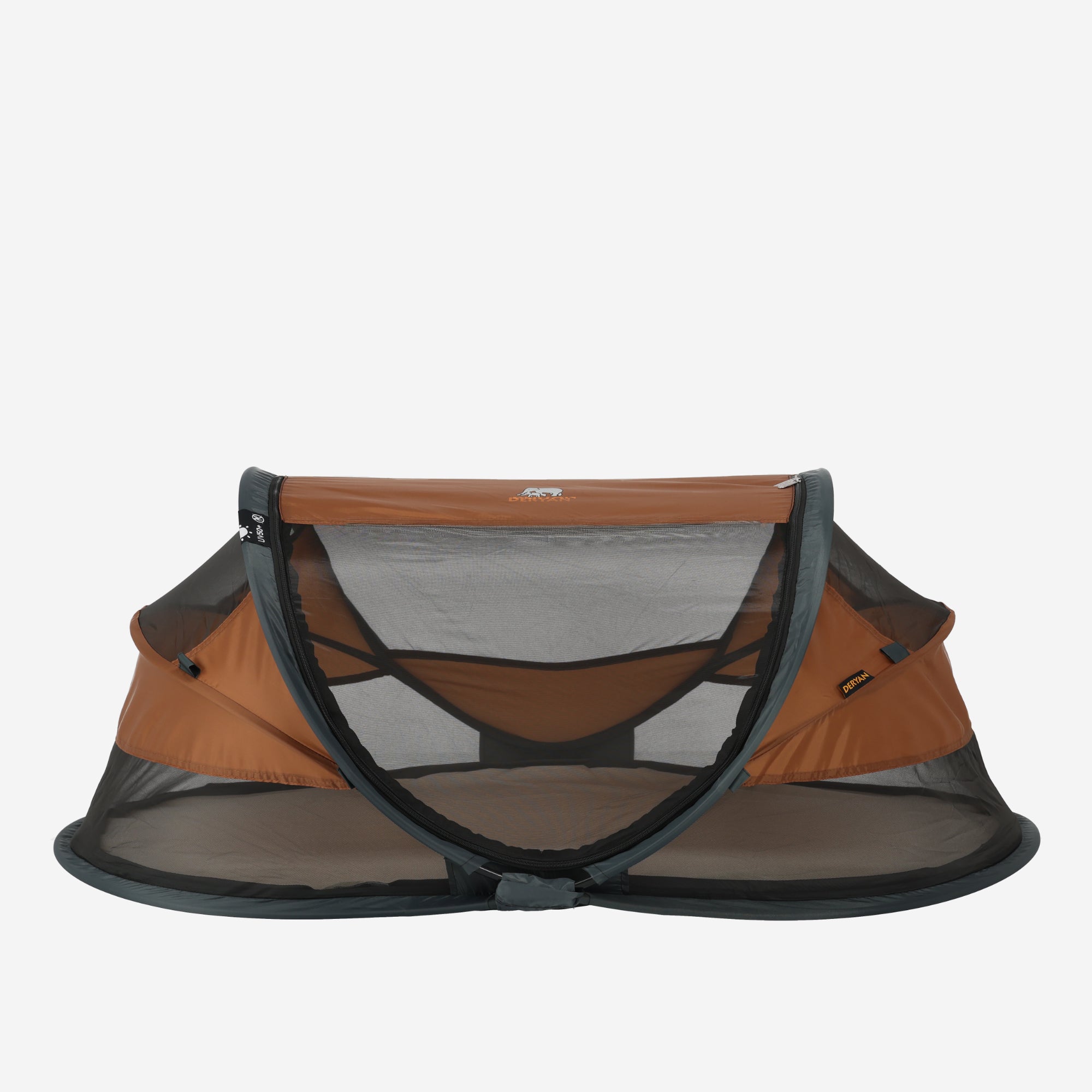 DERYAN Baby Luxe Caramel - lyxig pop-up resesäng för barn under €100. Kombinerar en varm färg med praktisk design. Lätt, kompakt och monteras upp på 2 sekunder. Med 50 % UV-skydd och myggnät - perfekt för föräldrar som vill ha stil och bekvämlighet när de är på språng.
