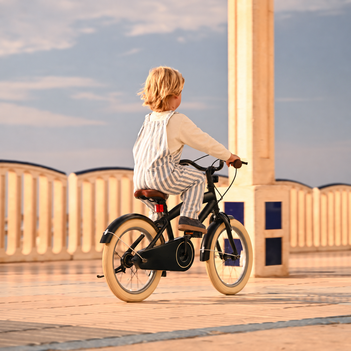 Coastline Children's Bike with Kickstand - 16 Inches