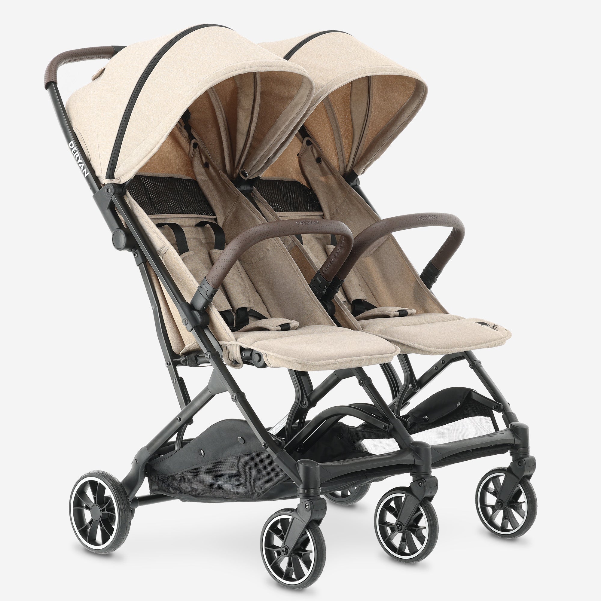 DERYAN Rolo DuoBuggy X2 Black – kompakt og stilig barnevogn for to barn. Lett og med firehjulsfjæring for en stabil og komfortabel tur. Kan foldes sammen med én hånd og er ideell for foreldre og besteforeldre som ønsker bekvemmelighet. Nøkkelord: DERYAN Rolo DuoBuggy X2 Svart, duovogn, tvillingvogn svart, kompakt duovogn, lett vogn, vogn med fjæring, vogn for to barn, sammenleggbar vogn, tandemvogn