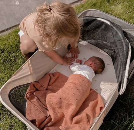 Łóżeczko turystyczne Infant Deluxe BabyBox – kremowe